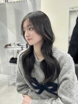 ロムーク 表参道(LOMKH)&nbsp;ミディアムレイヤーロングレイヤーカット顔周りオリーブベージュ