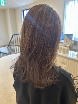 グラマラス GLAMOROUS 【宇根底知穂】40代50代白髪ぼかしハイライトカラー