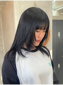 レイヤースタイル　ミディアムウルフ　黒髪　顔周り