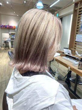 ローグ(Logue) ボブ　ハイトーン裾カラー