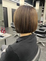 スノウ(SKNOW)&nbsp;白髪ぼかしハイライト×ミニボブ【３０代４０代５０代】