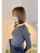 ヒビヲ 天神警固(HIBIO) ショートボブ切りっぱなしボブタッセルボブブリーチダブルカラー