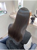 柔らかブラウンの艶髪ロング