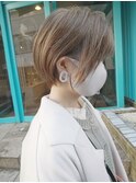 担当 照井 丸みショートボブ、ミルクティーベージュ
