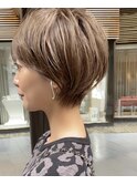 【mee.】ライトグレージュ　耳かけ　マッシュショート