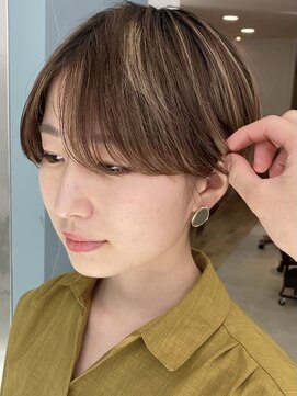 ビュー フクオカ(VIEW FUKUOKA) 美髪にオトナかわいいホワイトグレージュネビージュショートボブ