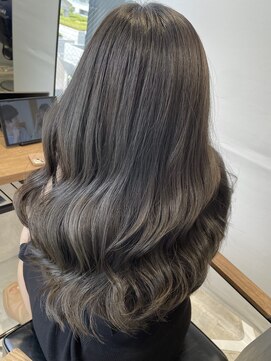 アイヴィ 表参道(IVY) 赤み除去オリーブカラー【肥田亜沙美】