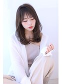 アッシュブラウンの大人かわいいブランジュ小顔くびれセミディp