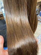 【ストレートパーマのこだわり】うねりだけではない、ボリュームダウン・まとまりのあるうるつや美髪に