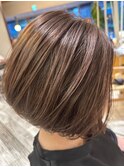 大人ハイライトグレージュボブ