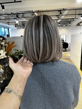 メリー オオサカ(Merly Osaka) 丸みボブ×バレイヤージュが可愛い!_sheer greige_