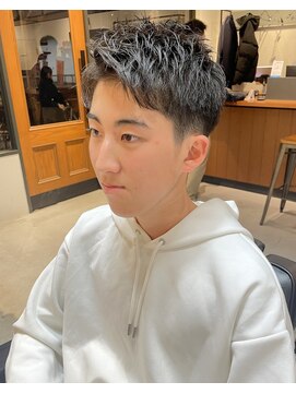 フリーク バーバーショップ 都島店(FREAK BARBER SHOP) 黒髪刈り上げショートアップバング