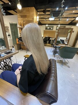 チリンバイロストシティー(Chillin by LOSTCITY) ホワイトブロンドカラーダブルカラーブリーチカラー