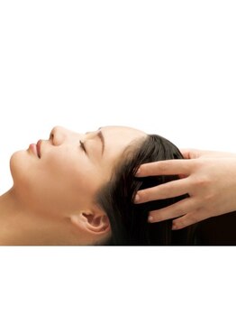 【オージュア・資生堂使用】リラックスできるフルフラットのシャンプー台で至福と癒しのひと時を…♪