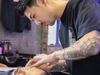 タケシズバーバー(BARBER)の写真/【お洒落な店内でバシッときまる】大型店が苦手な方にもおすすめ◎忙しい毎日を忘れて癒しのひと時を♪