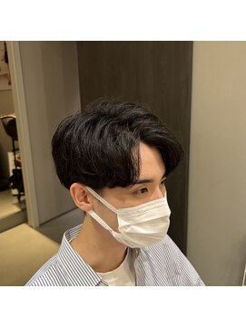 ウノプリールヴァモス(unopulir Vamos) 韓国風センターパート刈り上げメンズカルマパーマヘア