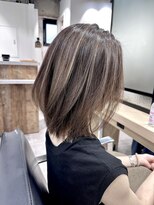 フォーク(FOLK)&nbsp;海外レイヤーボブ白髪ぼかしハイライトミルクティーベージュ