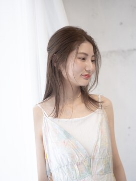 スノッブアンジェラ(Snob Angela) セミロングのハーフアップスタイル