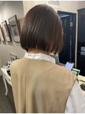 切りっぱなしボブ　ココアブラウンヘア　ナチュラル艶髪