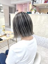 イェッカ パビル(YECCA pabil)&nbsp;グレーのバレイヤージュ