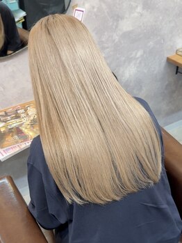 ブルーアンドカンパニー(BLUE&Co.)の写真/【HPB AWARD 2024 BEST SALON 注目サロン選出】こだわりの厳選されたカラー剤を使用◎理想の艶髪へ‐