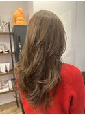 ロングレイヤー×ベージュカラー