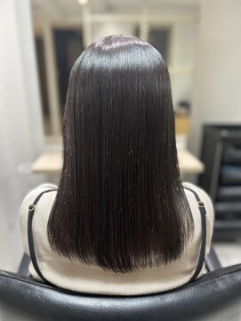 ジェシカ(Jessica) ミディアムストレートワンカール