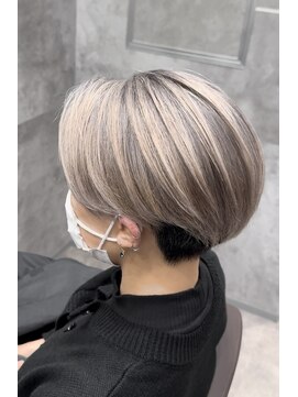 ロカフェローズ 横浜 桜木町(LOCA FELLOWS) 刈り上げショート×バレイヤージュ/関内・桜木町