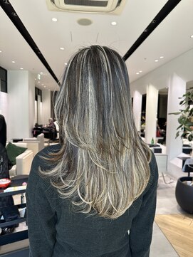 ステア ケース(stair case) 地毛残し　チャンキーハイライト　コントラストが欲しい方