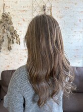 アカイトビラ ヘアケアサロン(AKAI TOBIRA Hair Care Salon)&nbsp;ハイライト×白髪ぼかし