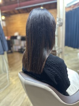 【髪の毛に健康的なツヤを】髪に潤いを与えパサつき・広がりを改善◎手触りも柔らかく♪カラーの色持ちも◎