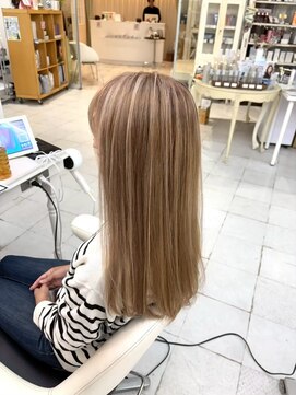 キャパ(CAPA) コントラストハイライト×ベージュカラー(茅ヶ崎/20代/韓国ヘア)