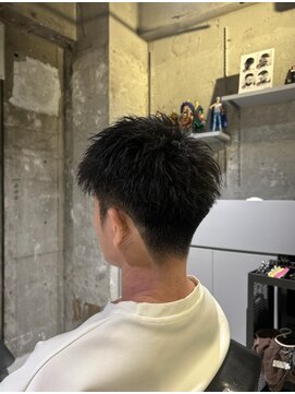 フランクスバーバーザスタンド(Frank’s barber the stand) MEN’S/リバースセンターパート/ニュアンスパーマ/飯田橋T