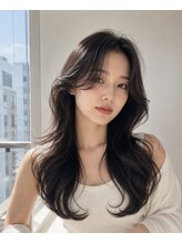 《顔周りのカットで韓国ヘアスタイルへ印象チェンジ》お顔立ちに合わせたレイヤーの入れ方や高さに拘り◎