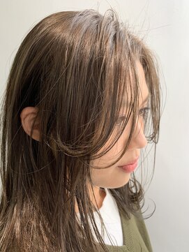 アナ ラーナ(Anna Lanna) 柔らかベージュヘアー