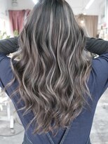 マリアナ(Mariana)&nbsp;ハイライトショートヘアレイヤーカットダブルカラー