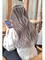 ラグーン(LAGOON)&nbsp;バレイヤージュグレージュハイライトダブルカラーケアブリーチ