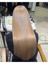 《*ミルクティーのような柔らかい色味のベージュ*》髪の艶感と肌馴染みが良く、メイクとの相性◎[ブリーチ]