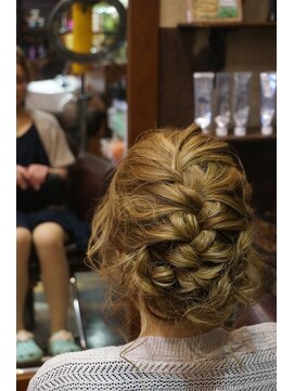 ヘアー クリエイト カルバリ(HAIR CREATE Calbari) ハイトーンの編み込みスタイル