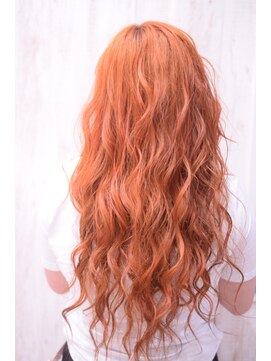 ホワイト 梅田(white) ◆高彩度◆オレンジカラー