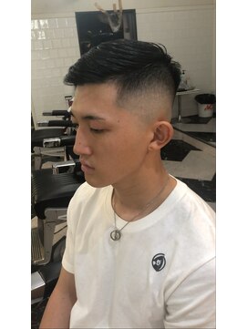 メリケンバーバーショップ フクオカ(MERICAN BARBERSHOP FUK) かき上げヘアショートレイアーくせ毛風パーマコンマヘア９９