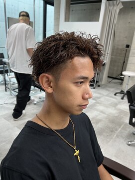 イーラ(era) リバース×アップバング×ツイストスパイラルパーマ