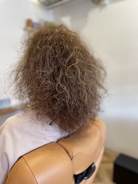 スノウ(snow) もしゃもしゃパーマ