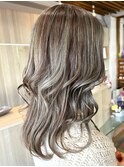 白髪ぼかしハイライト レイヤーカット スモーキーアッシュ
