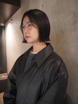 カシ 中目黒(CASI) モードに決まる!地毛風オフブラック×ミニボブ