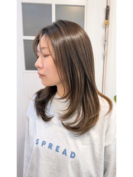 ジゼルアライ(gisele arai) ナチュラルなくびれミディ × 透明感カラー
