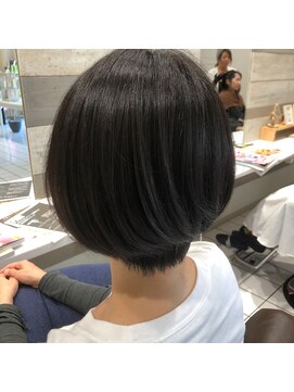 エモーション ヘアーメイク 襟足スッキリショート
