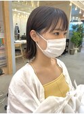 耳掛け　外ハネ　ボブ　アッシュ　ベージュ