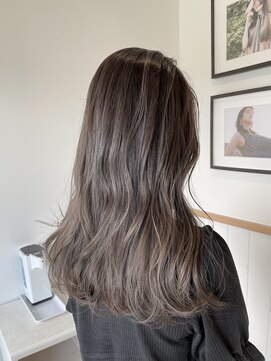 ジジ チーク 栃木(Gigi cheek) ・派手すぎないバレイヤージュ