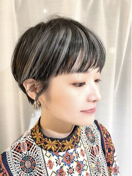 ストレータ バイ マリオ(Strata by mario) ［横山］フロントアンブレラカラー×耳掛けショート